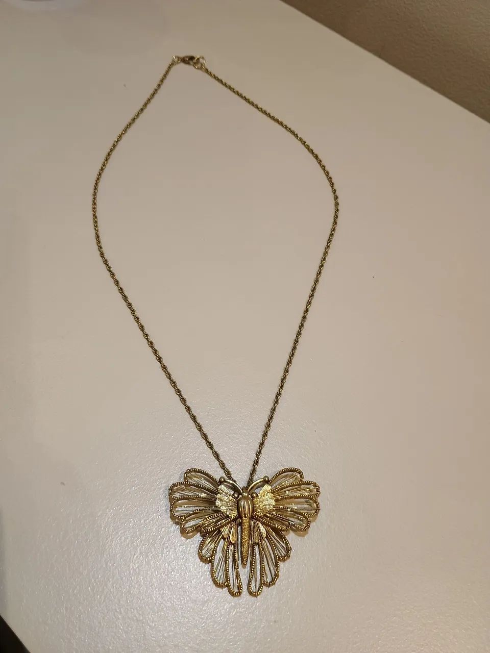 Colar Borboleta dourado Forever 21 - Foto 2