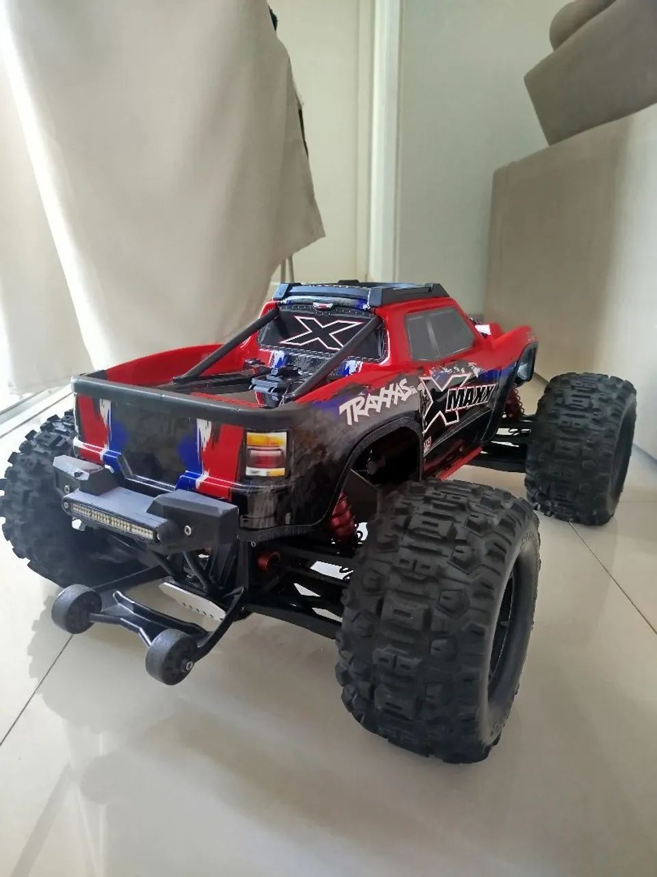 Automodelo Traxxas Xmaxx  - Foto 3
