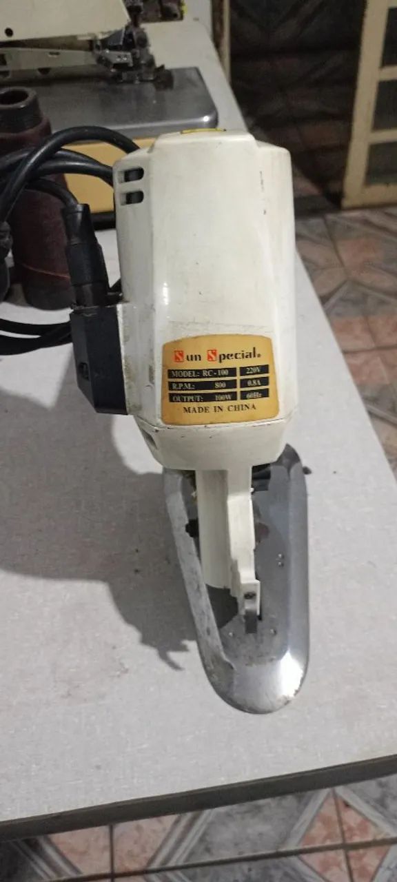 Máquina De Cortar Tecido Sun Special Rc-100 220v Usada Funcionando