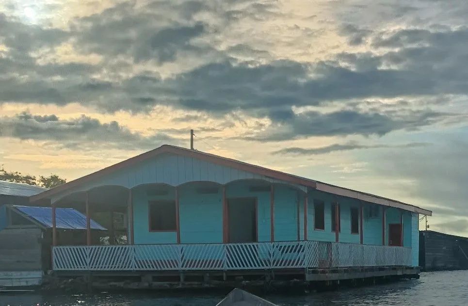Vendo essa casa flutuante 