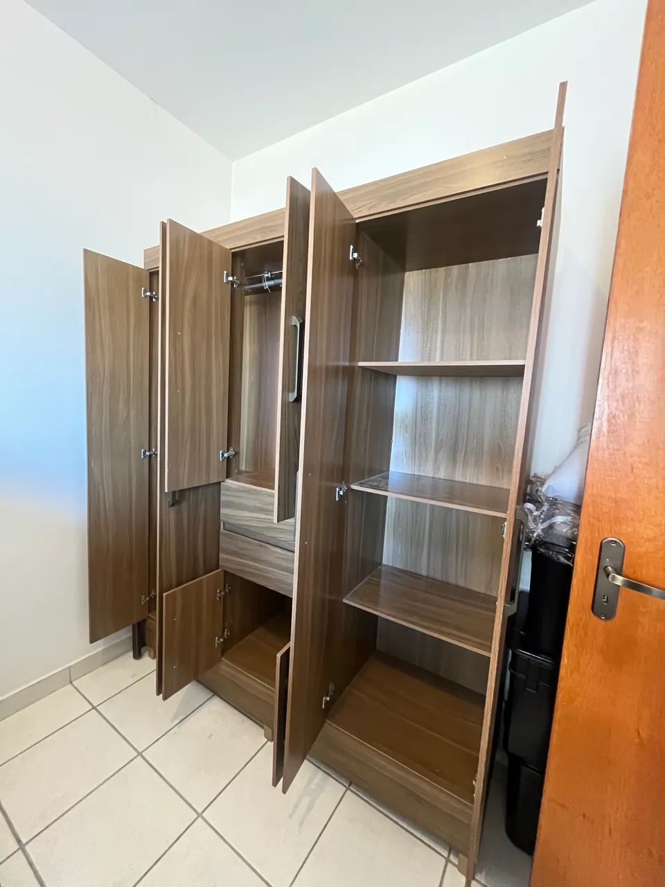 Guarda roupa 6 portas (pequeno)  - Foto 4