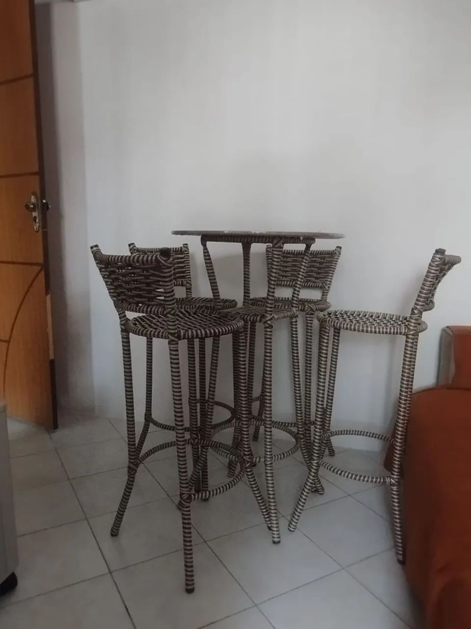 Mesa com 4 cadeiras 64962186077187121