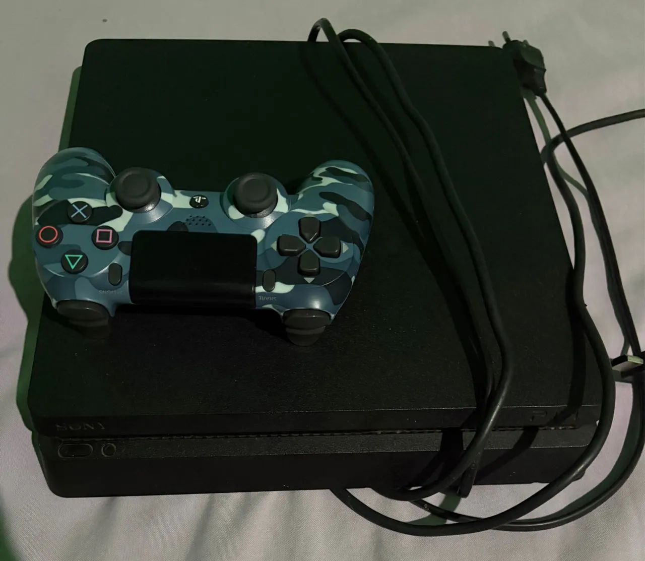 Ps4 slim é mais 1 controle 