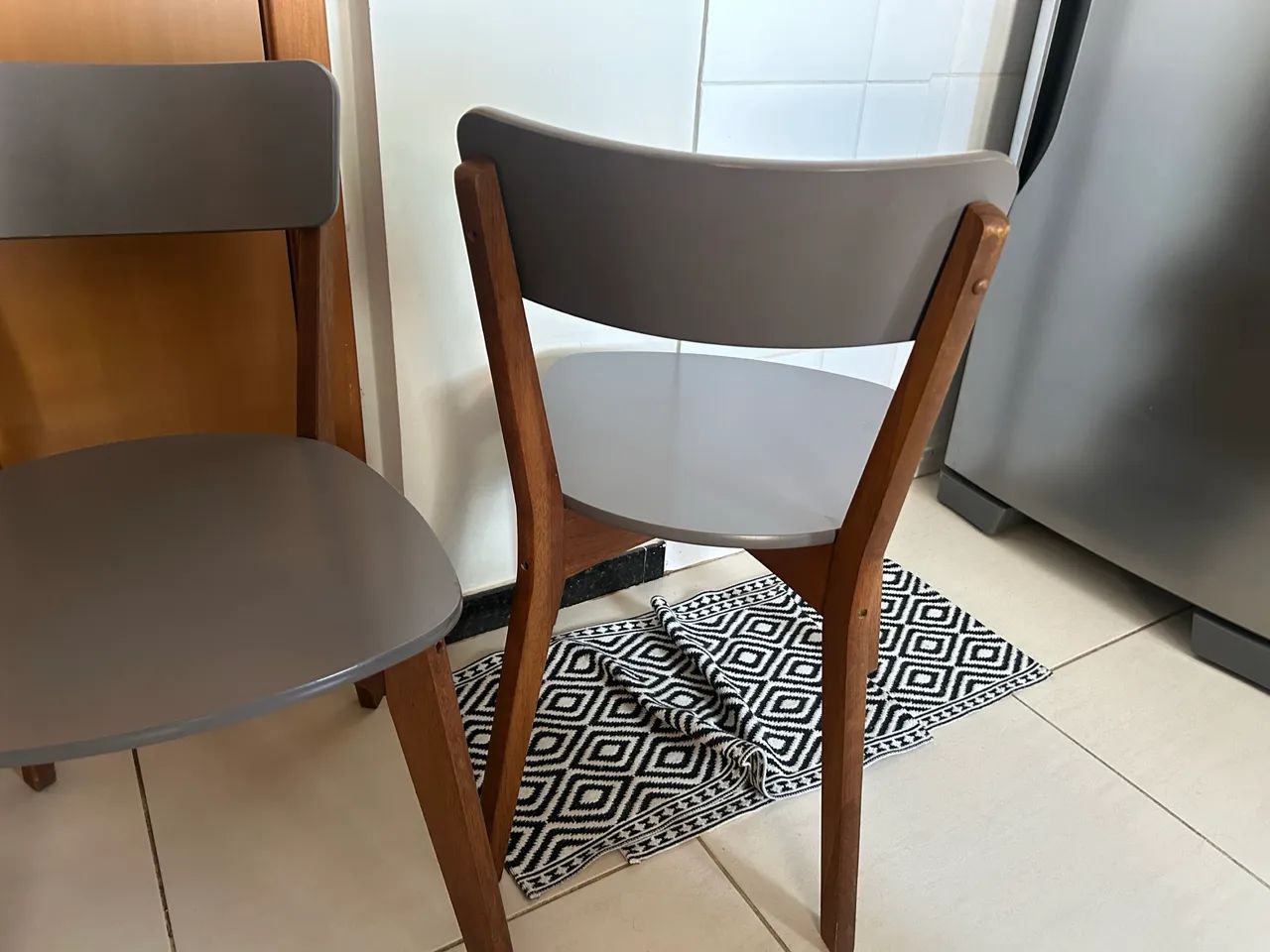 3 cadeiras de madeira - Foto 2