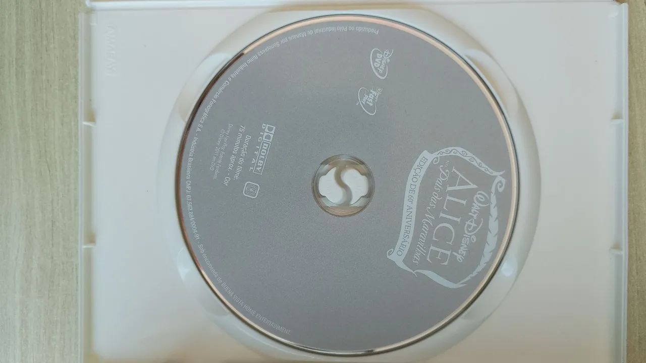 Vendo DVD Especial 60 anos Alice no País das  Maravilhas  - Foto 3