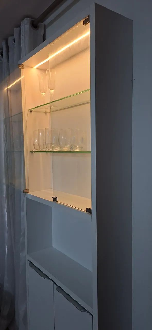 Cristaleira planejada em MDF com LED - excelente estado - Foto 2