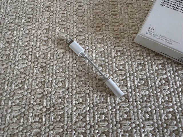 Adaptador Apple Lighting Headphone Jack Mmx62bz/a - Foto 3