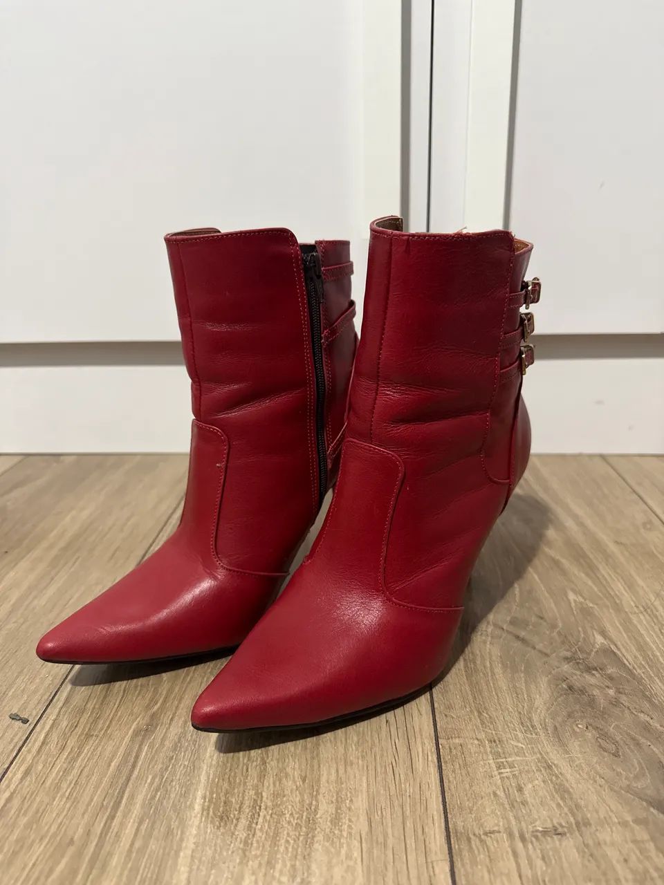Bota cano curto vermelha