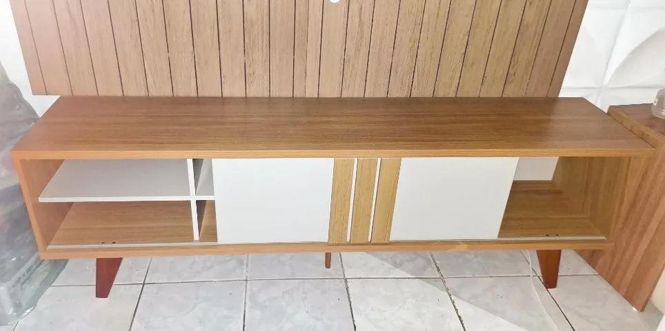 Rack com Porta Deslizante e  Divisórias em Ótimo Estado - Foto 2