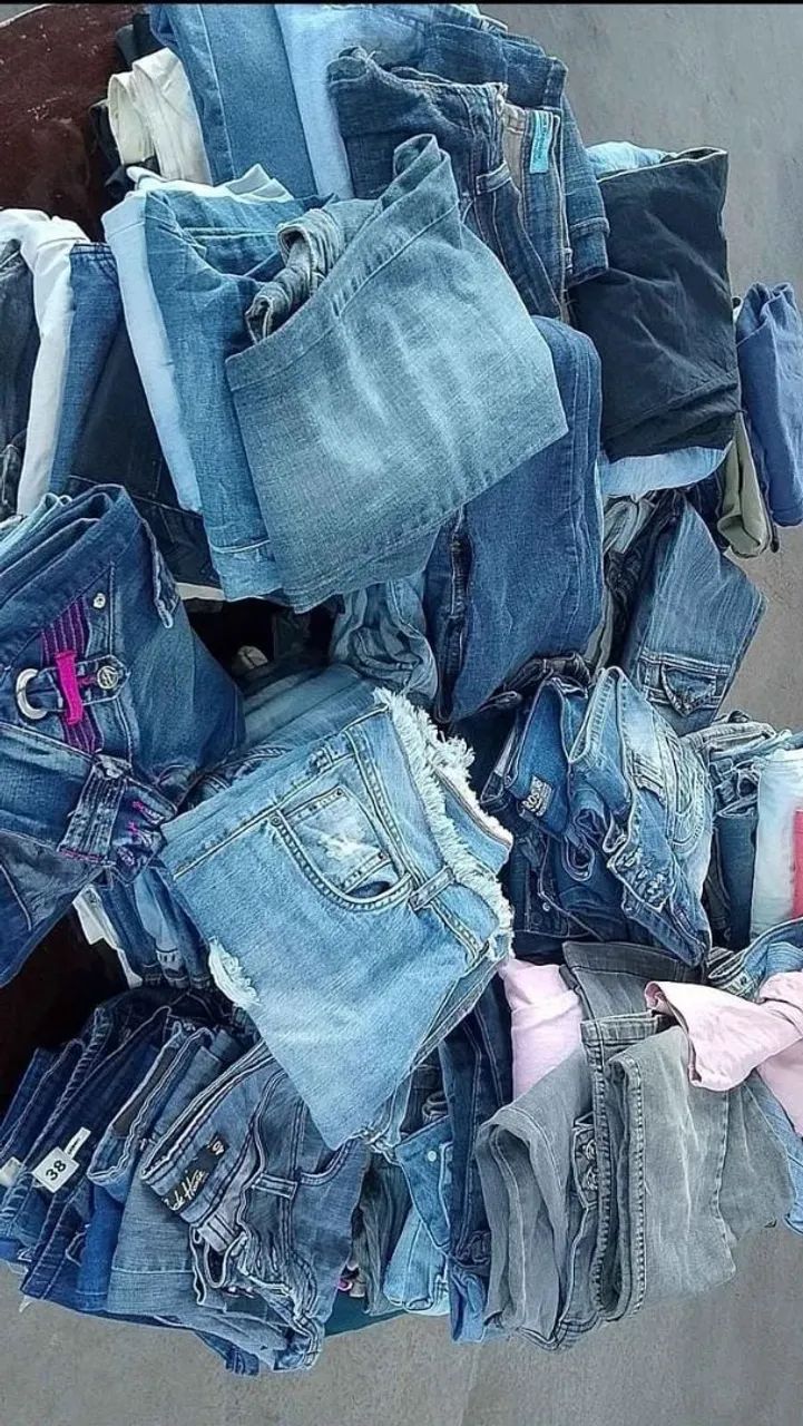50 pç Roupas em estado de novas lote - Foto 4