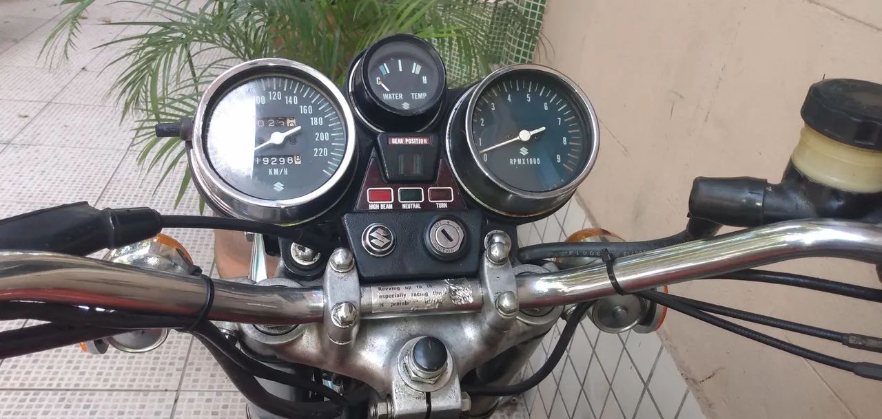 Suzuki GT 750 - Foto 3