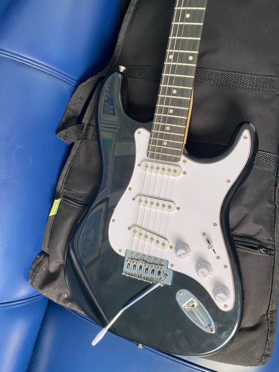 Guitarra Queen seminova + capa