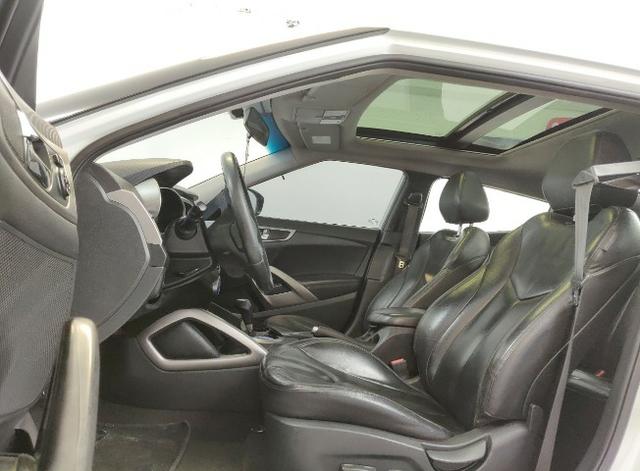 Hyundai Veloster 2013 com teto solar. Financiamos sem comprovar renda - Foto 11