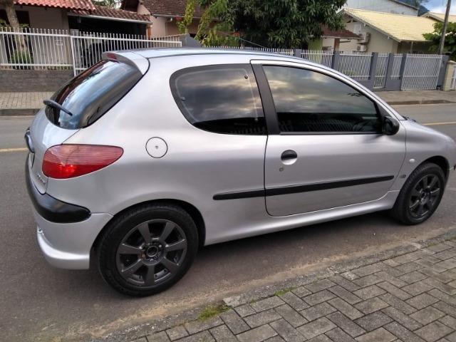 Peugeot 206 Selection ano 2002 - com ar condicionado. Para pessoas exigentes - Foto 4