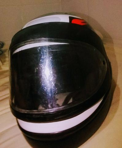 Capacete taurus branco #Barbada