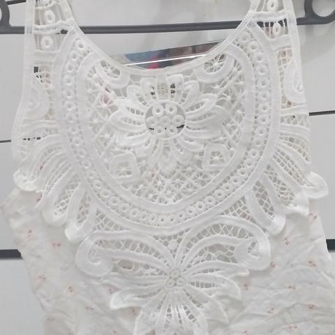 Blusa com detalhes de renda, nova - Foto 2