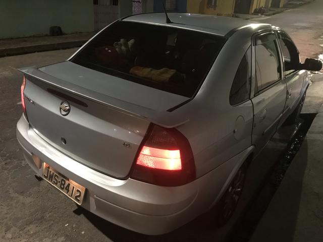 Carro Corsa Sedan