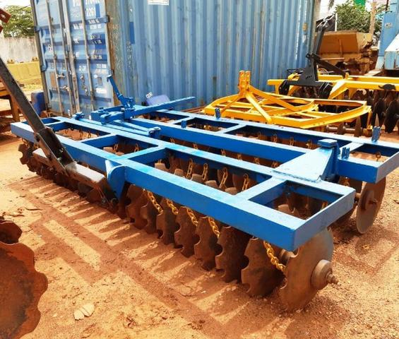Implemento Trator Grade Niveladora 40 discos - Nova Andradina - MS