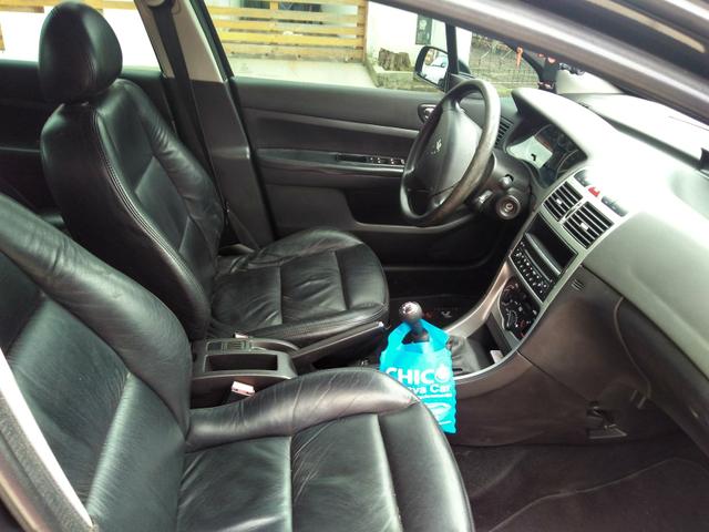 Vendo Peugeot 307 Presenc ano 2006 com ar direção airbags interior em couro valor 18000 - Foto 6