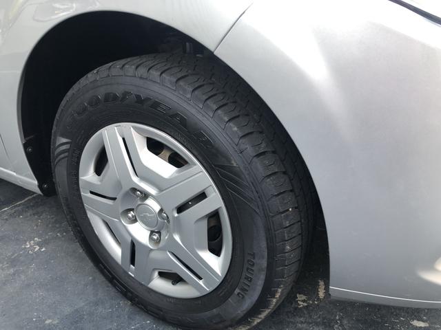 Chevrolet Onix LT 1.0 Prata 2015 - Foto 14