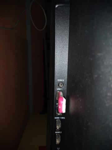 Duas tv's uma de tubo e uma smart tv