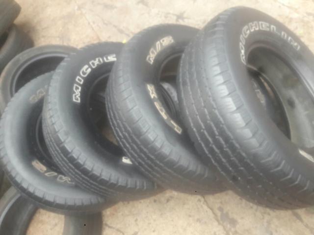 4 pneus 235/75-15 Michelin meia vida