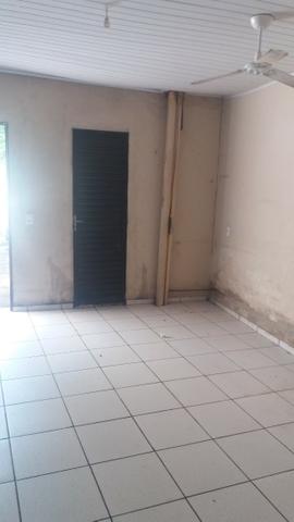 Alugo quarto com banheiro, pia pra lavar lousa, - Foto 3