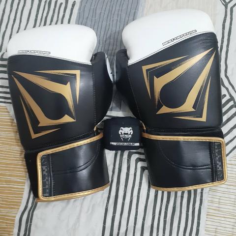 Luva de boxe/muay thai Venum