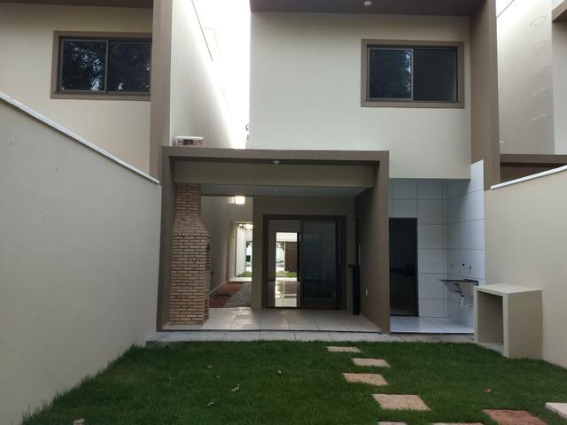 Maravilhosa casa duplex, rua larga e familiar, com uma PRACINHA na frente - Foto 8