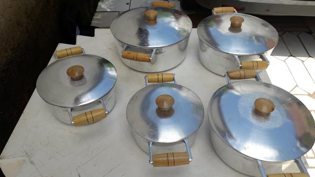 Conjunto de panelas de alumínio batido