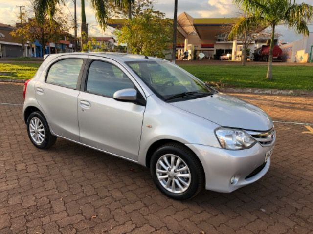 TOYOTA ETIOS XLS 1.5 Ano 13/14 - Foto 3