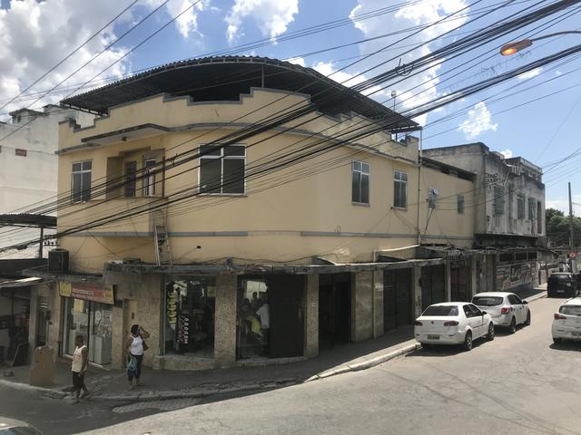 Aluguel de apartamento e lojas