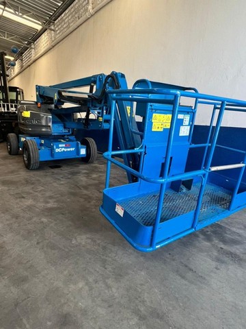 Locação de plataforma elevatória articulada 15m