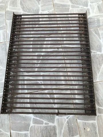 Selling iron grating, includes an iron box and a support