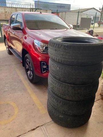 5 pneus original de fábrica Hilux 