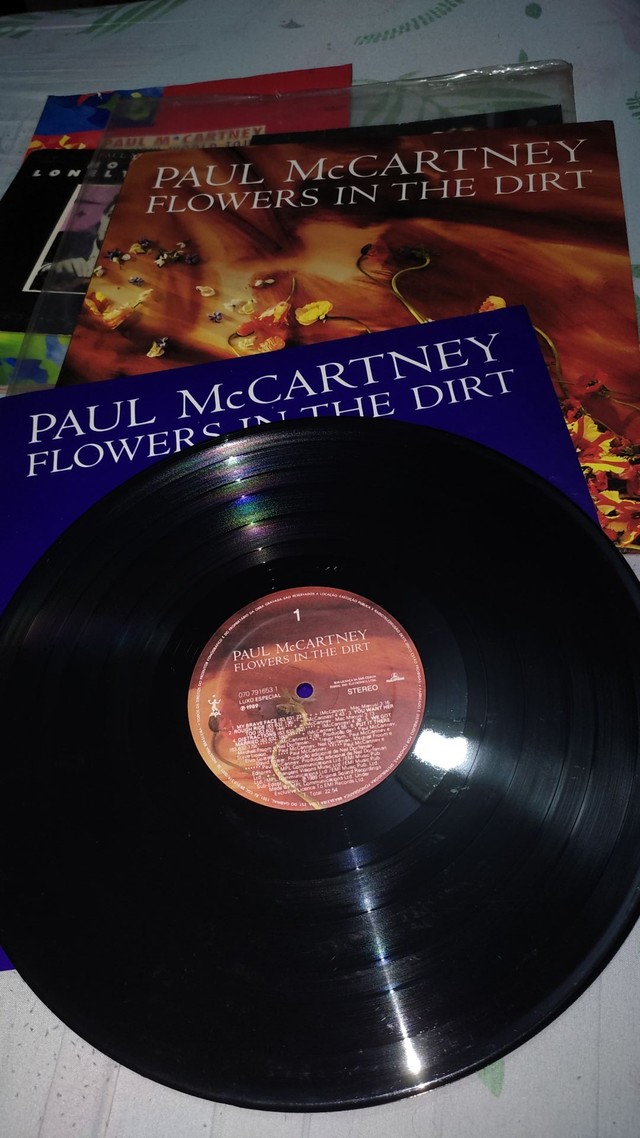 Paul Mc Cartney - Discos , recortes e revista tour book - Foto 5