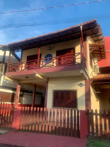 Bela casa com piscina a dez metros da praia