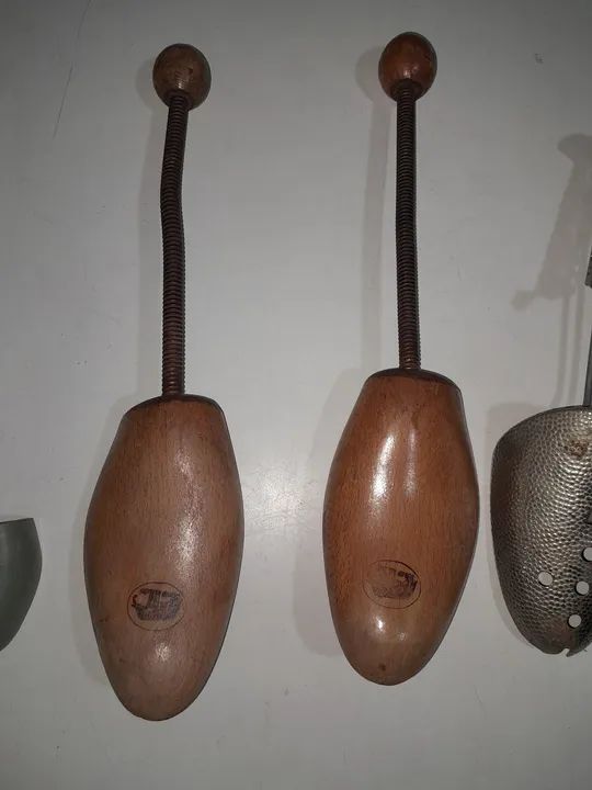 Esticadores de Sapato em Madeira e metal  - Foto 3