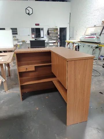 balcão expositor de loja em L  