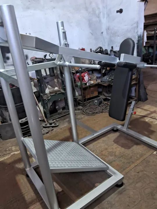 Agachamento hack pêndulo 