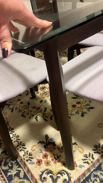 Mesa de Jantar em Madeira Maciça com Tampo de Vidro - 6 Lugares - com 4 cadeiras - Foto 4