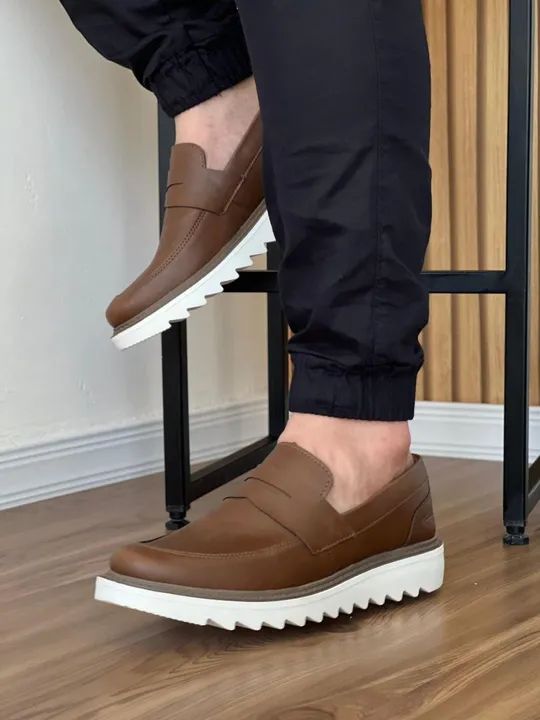 Sapatos sociais marrons em couro