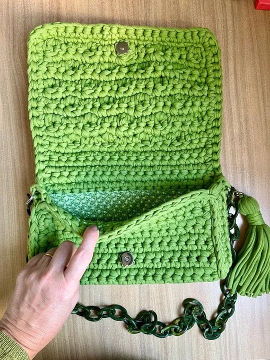 Bolsa verde de tricô com alça de tartaruga  - Foto 3