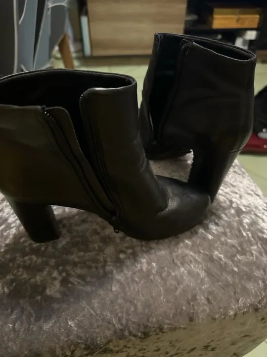 Vendo bota cano curto de couro marca Arezzo número 36 - Foto 4