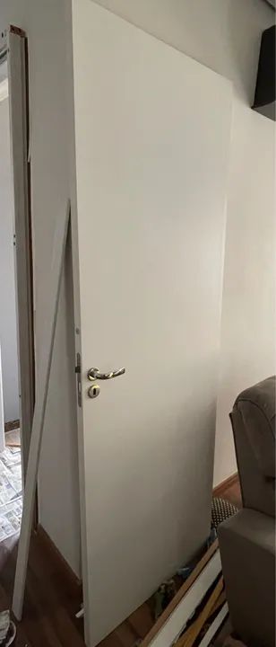 Porta laqueada branco gelo c/ fechadura 72cm