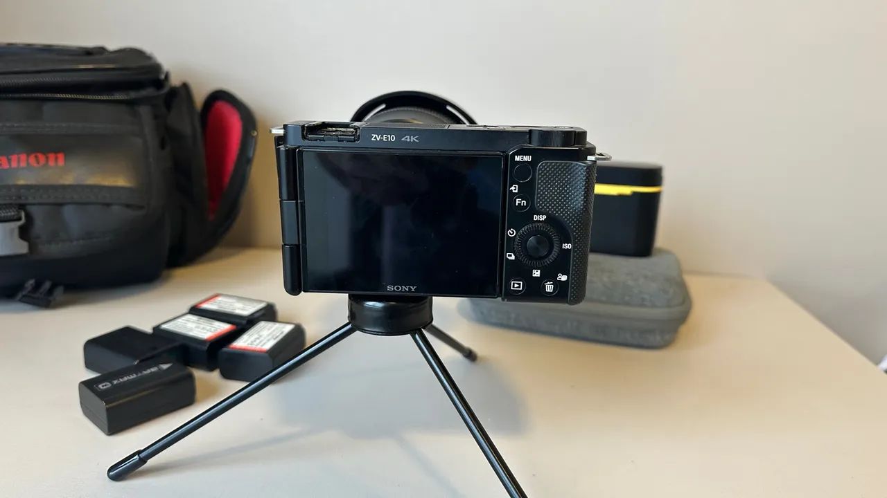 Sony ZV-E10 + Sigma 16mm F1.4 + Hollyland Lark M1 + 5 baterias  - Foto 4