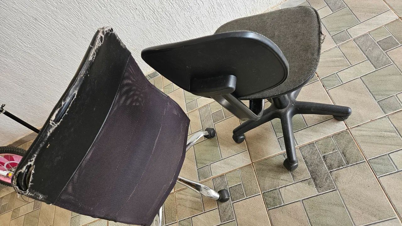 Cadeiras de escritório 80 as duas - Foto 4