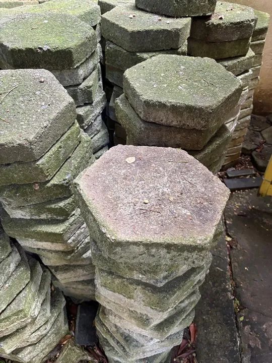 Blocos de Concreto Hexagonais - Usados 30,00 m2 (dezesseis peças) - Foto 2