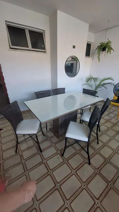 Mesa de madeira e tampo de vidro - Foto 2