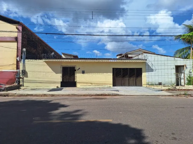 Casa no Jardim I, implantado em um terreno de 12m por 30m